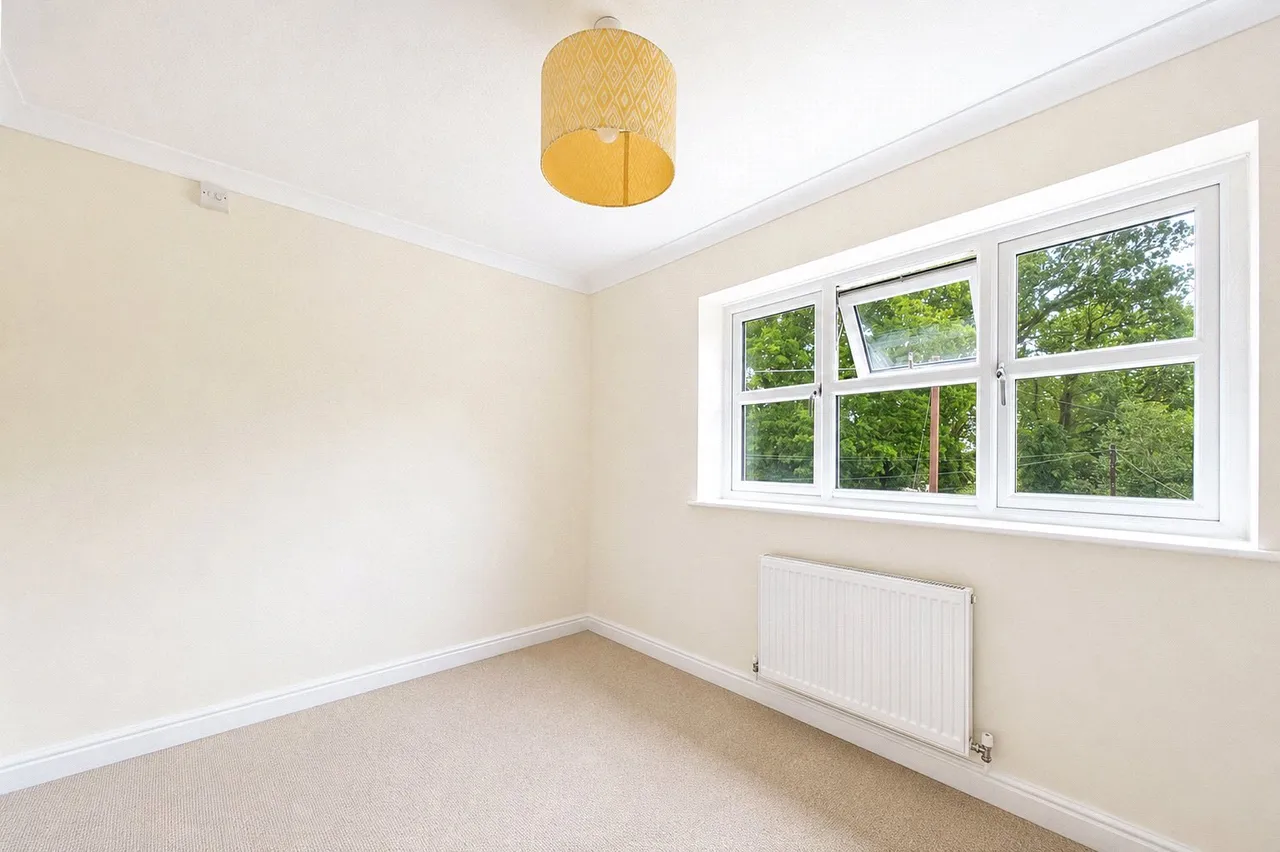 Hollybush Lane, West Heath, RG26, photo 9