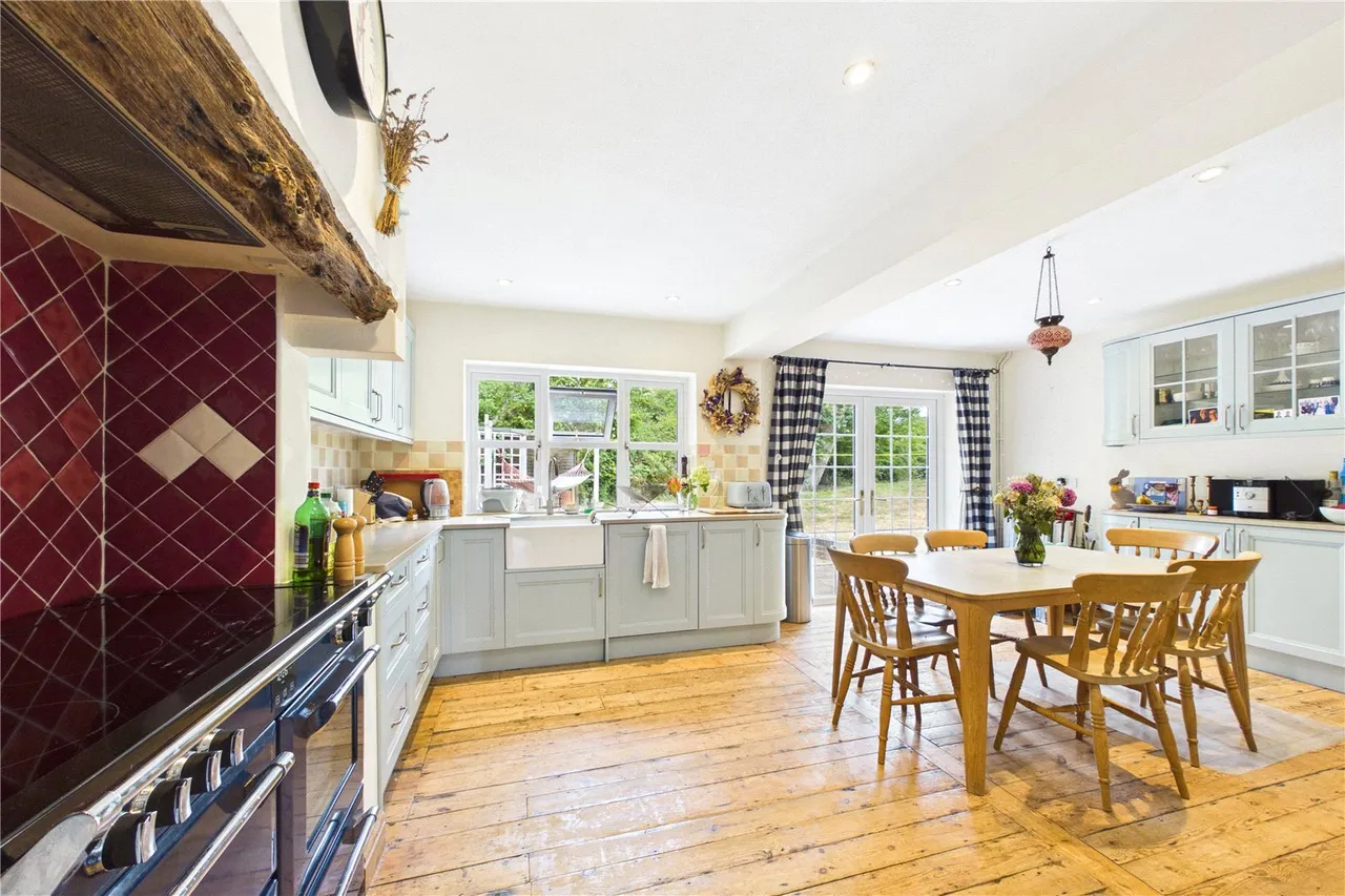 Hollybush Lane, West Heath, RG26, photo 3