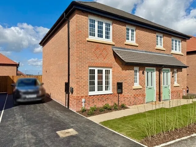 3 bed house to rent — Hurcomb Way, CW1