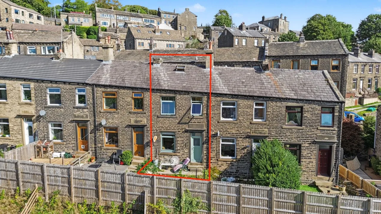 3 bed house for sale, Clay Well Golcar, Golcar, HD7