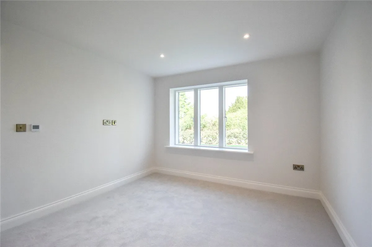 Lower Road, CB7, photo 8
