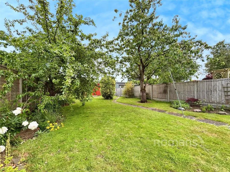 Sandhills Lane, Virginia Water, GU25, photo 5
