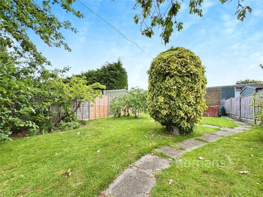 Sandhills Lane, Virginia Water, GU25, photo 12