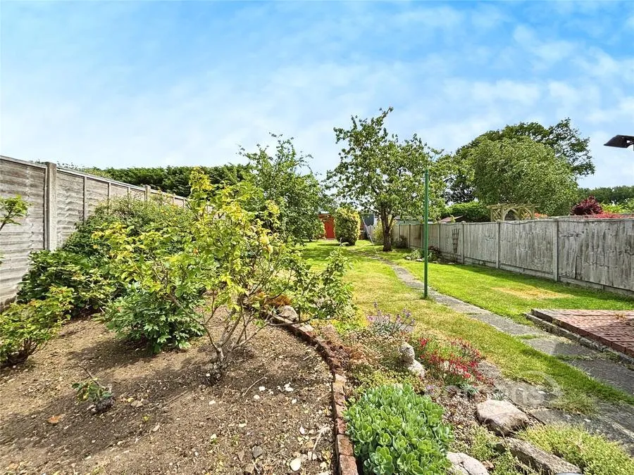 Sandhills Lane, Virginia Water, GU25, photo 13