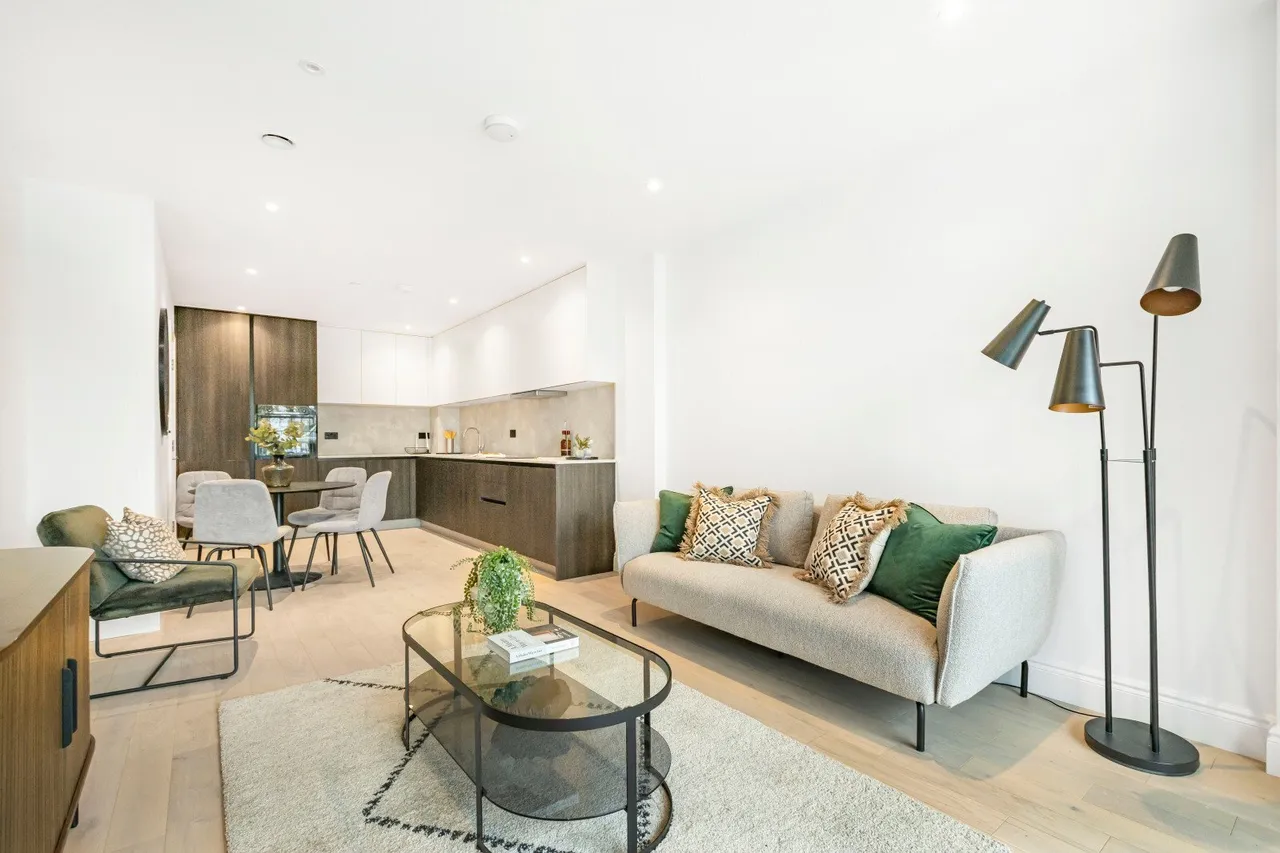 High Road, Leyton, E10, photo 5
