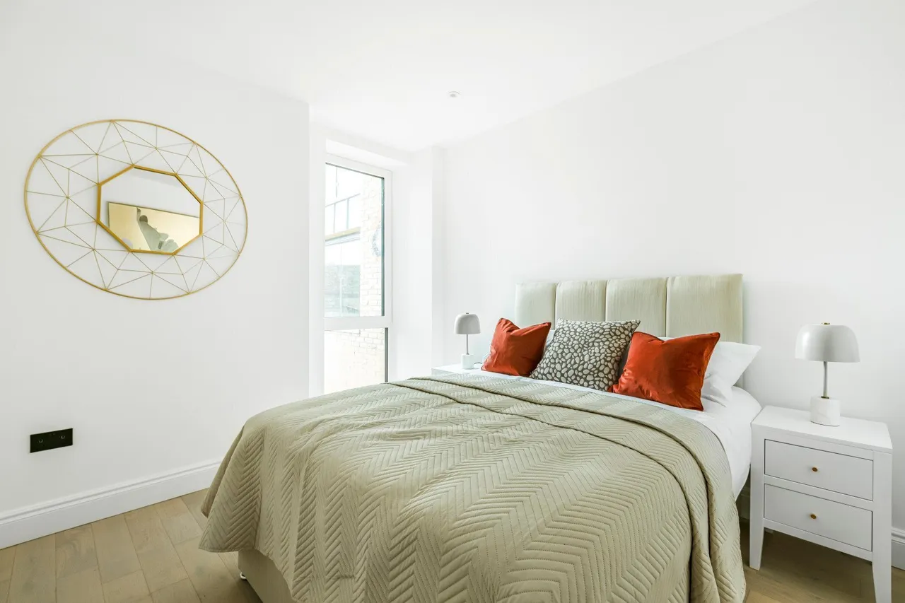 High Road, Leyton, E10, photo 12