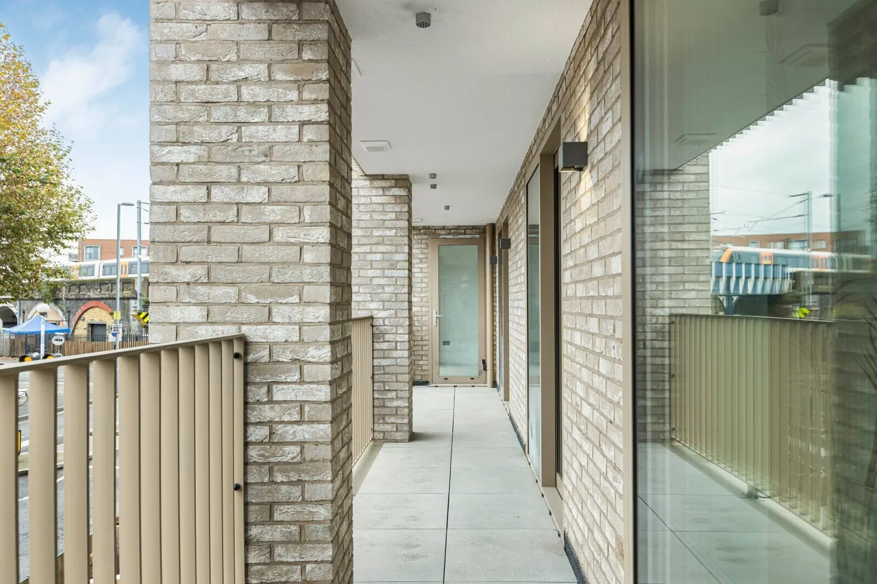 High Road, Leyton, E10, photo 17