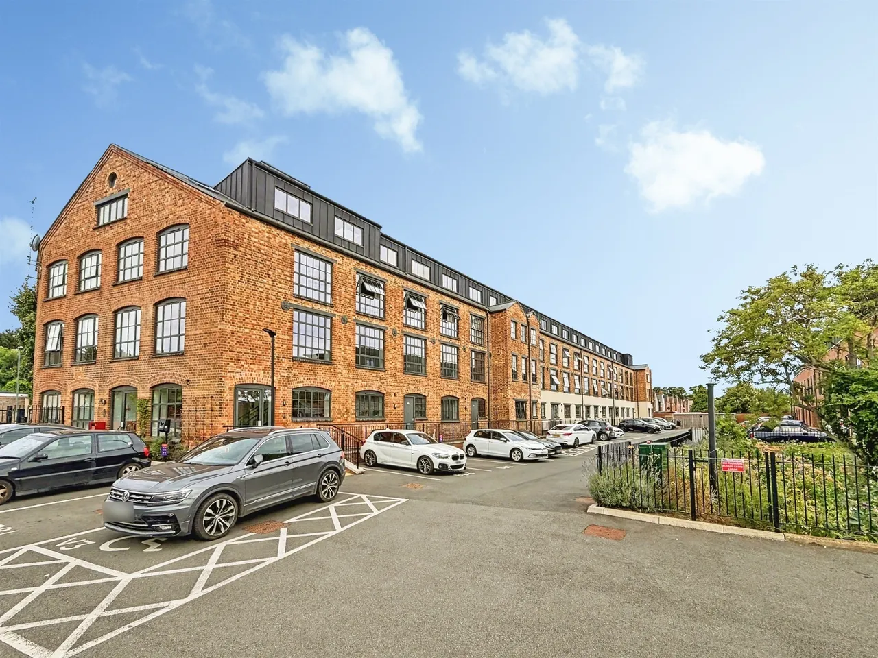 2 bed flat for sale — Countess Road, Northampton