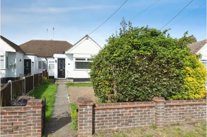 2 bed house for sale — High Road, Benfleet