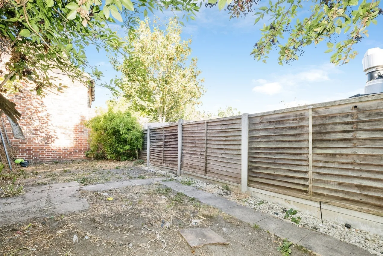 Broadway, Rainham, RM13, photo 6