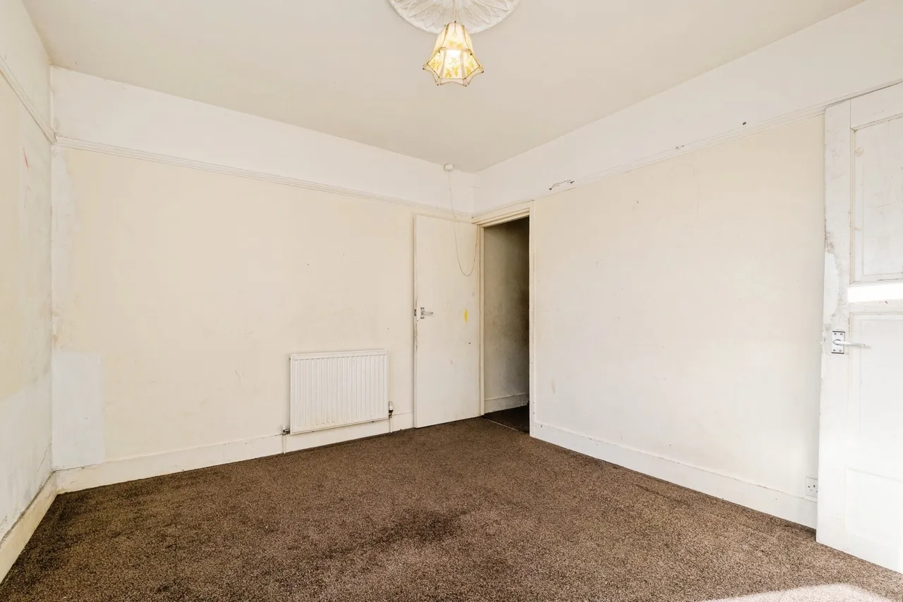 Broadway, Rainham, RM13, photo 3
