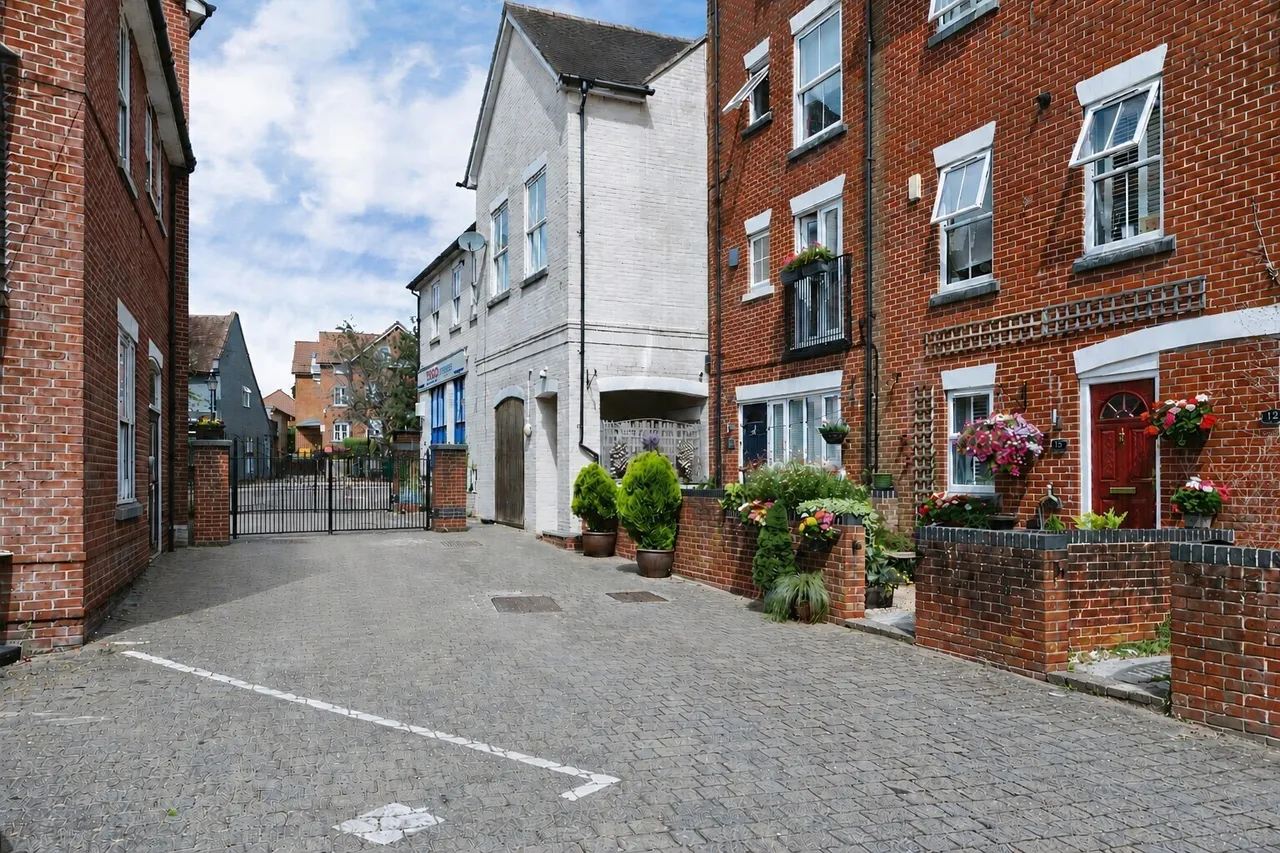 Riverside Place, Fordingbridge, SP6, photo 2