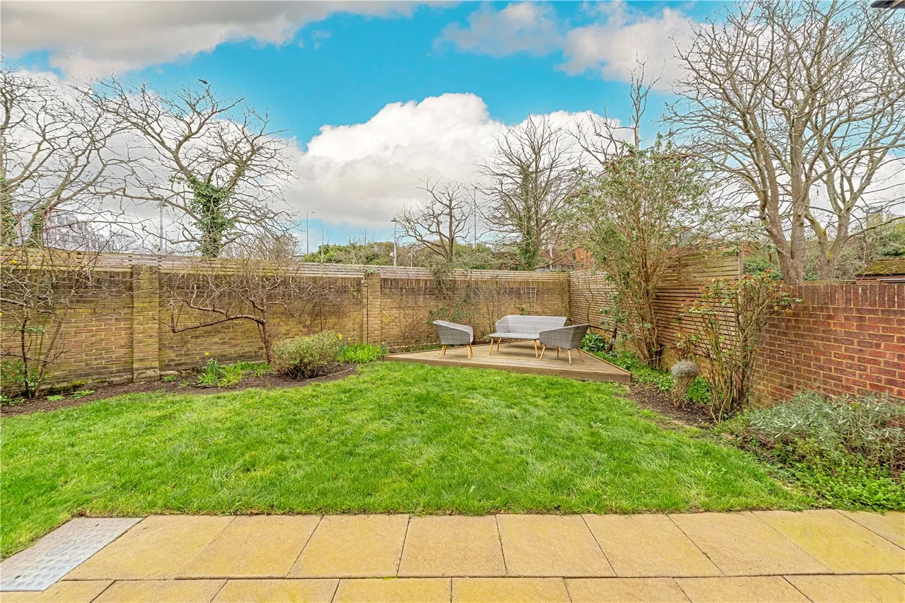 Broomfield, Sunbury, TW16 6SW, photo 14