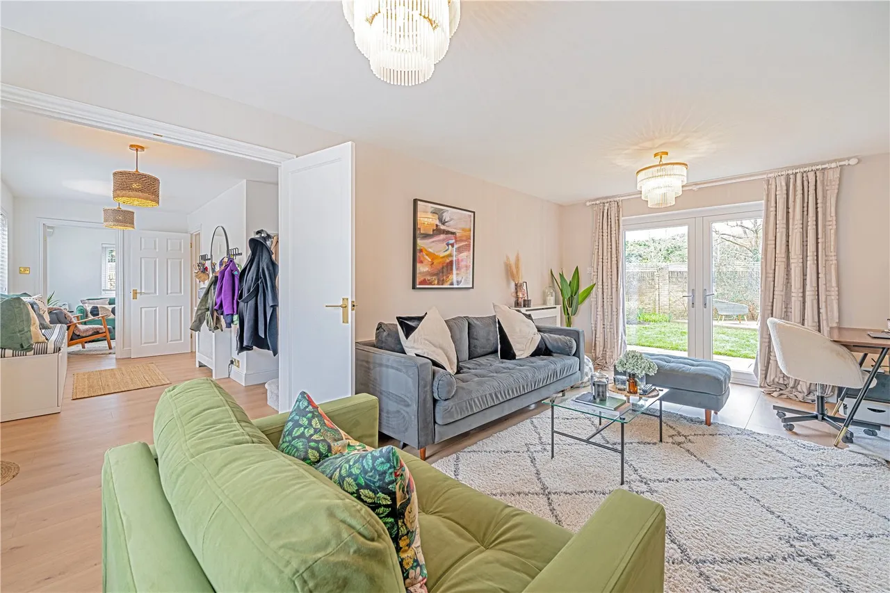 Broomfield, Sunbury, TW16 6SW, photo 3