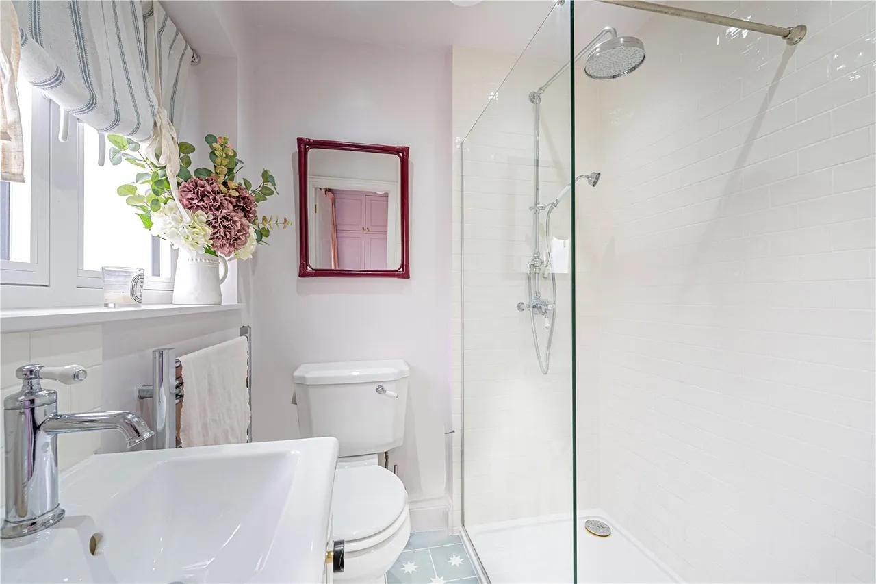 Broomfield, Sunbury, TW16 6SW, photo 12