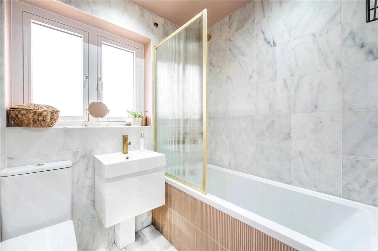 Broomfield, Sunbury, TW16 6SW, photo 11