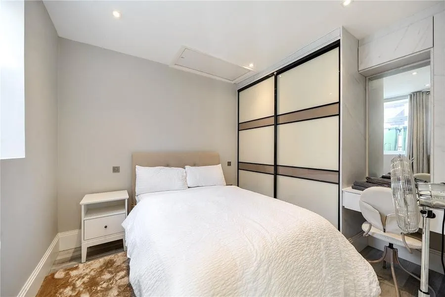 Finchley Road, London, NW3, photo 13