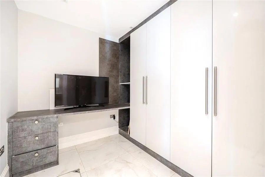 Finchley Road, London, NW3, photo 19