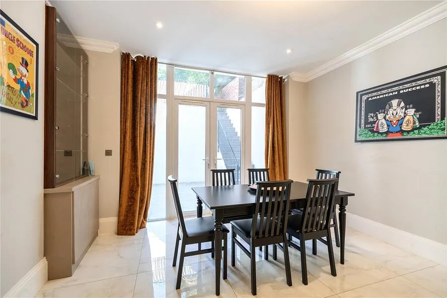 Finchley Road, London, NW3, photo 12