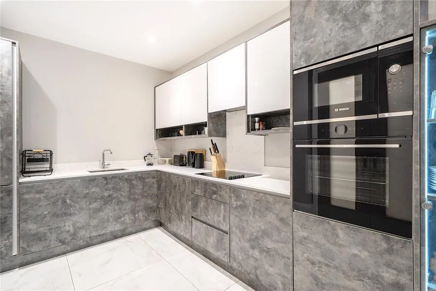 Finchley Road, London, NW3, photo 15
