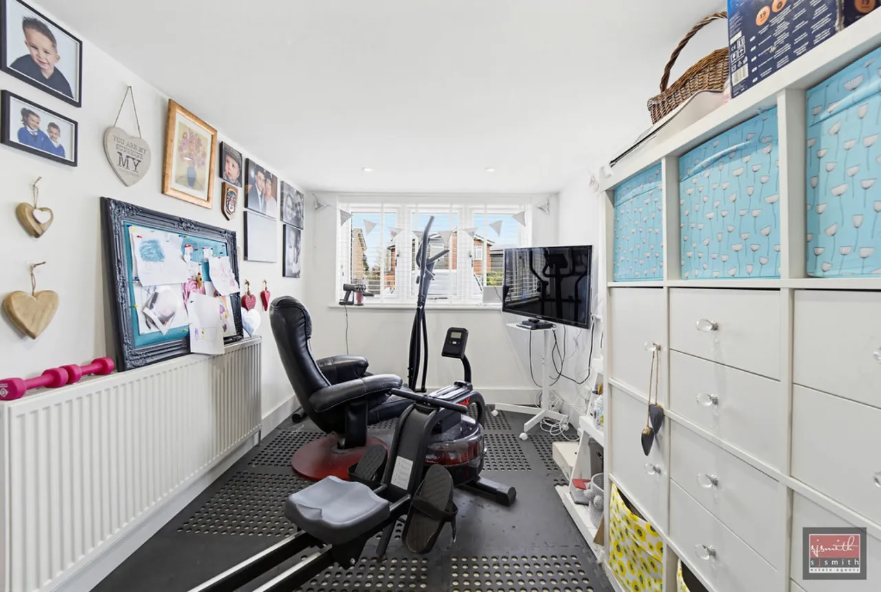 Aymer Drive, Staines-upon-Thames, TW18, photo 11