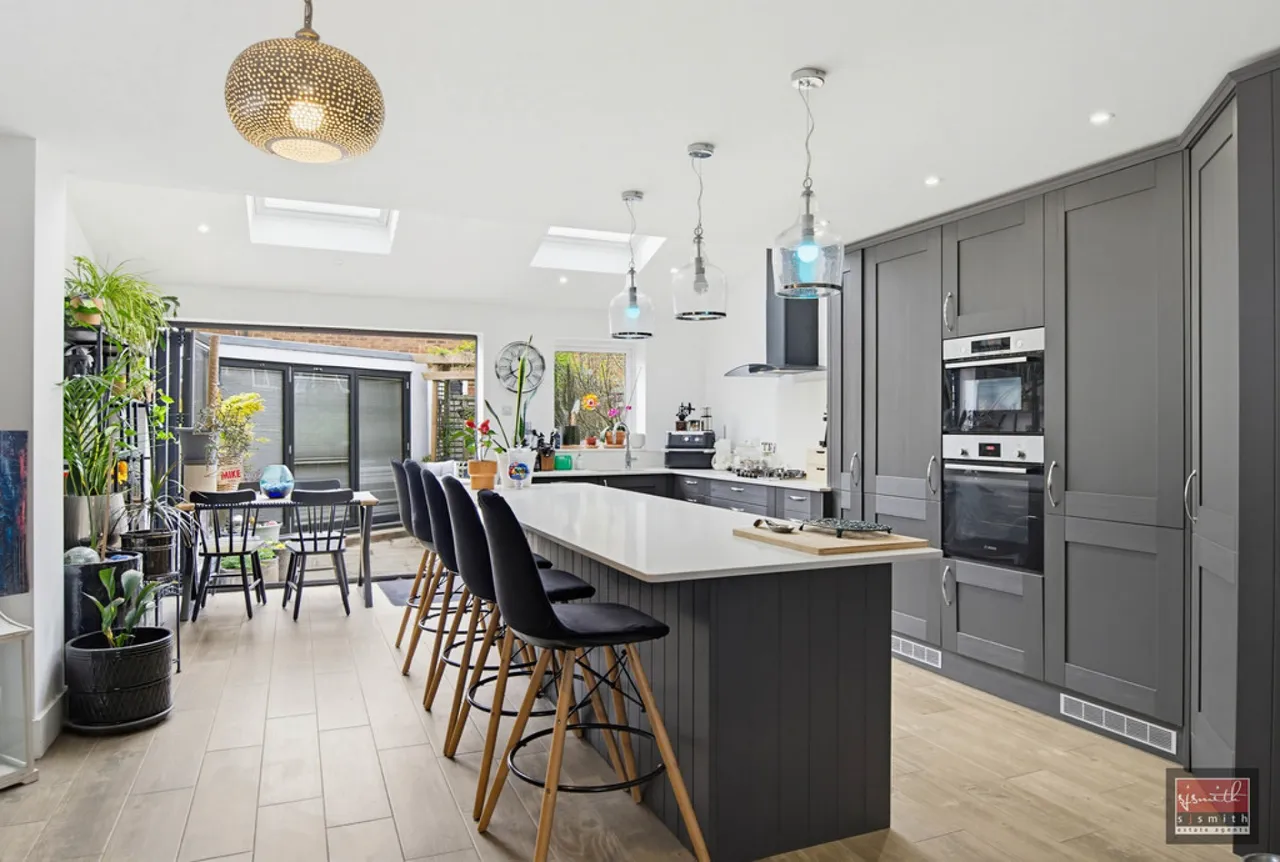 Aymer Drive, Staines-upon-Thames, TW18, photo 2