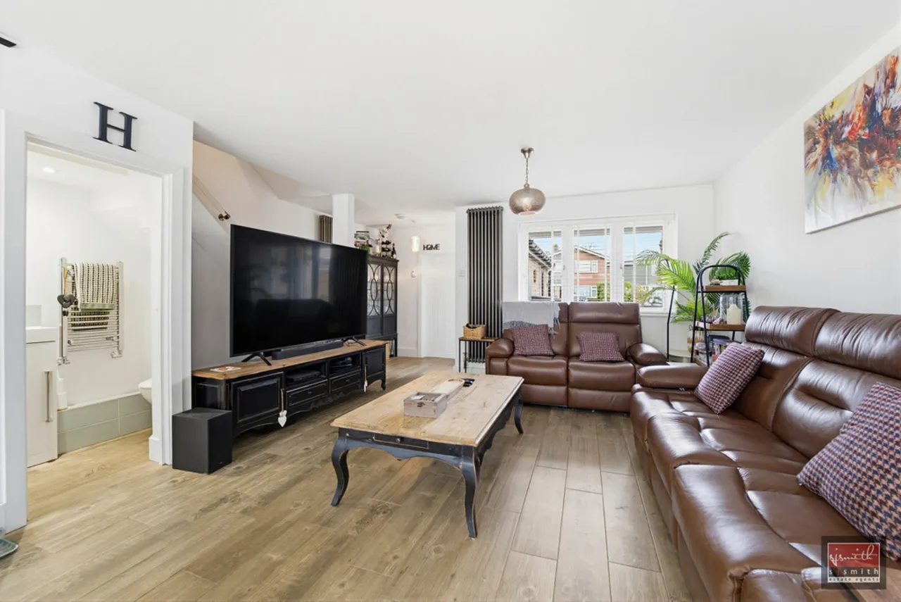 Aymer Drive, Staines-upon-Thames, TW18, photo 3