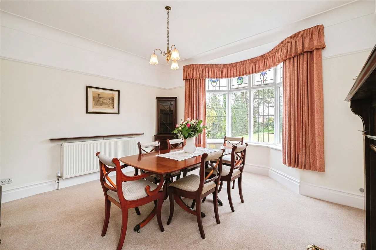 High Street, Hale Village, L24, photo 8