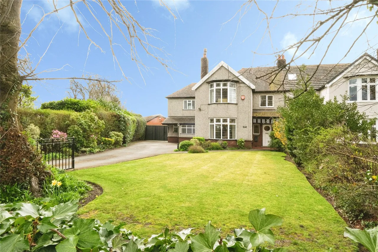High Street, Hale Village, L24, photo 4