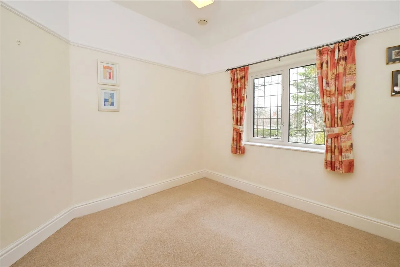 High Street, Hale Village, L24, photo 26