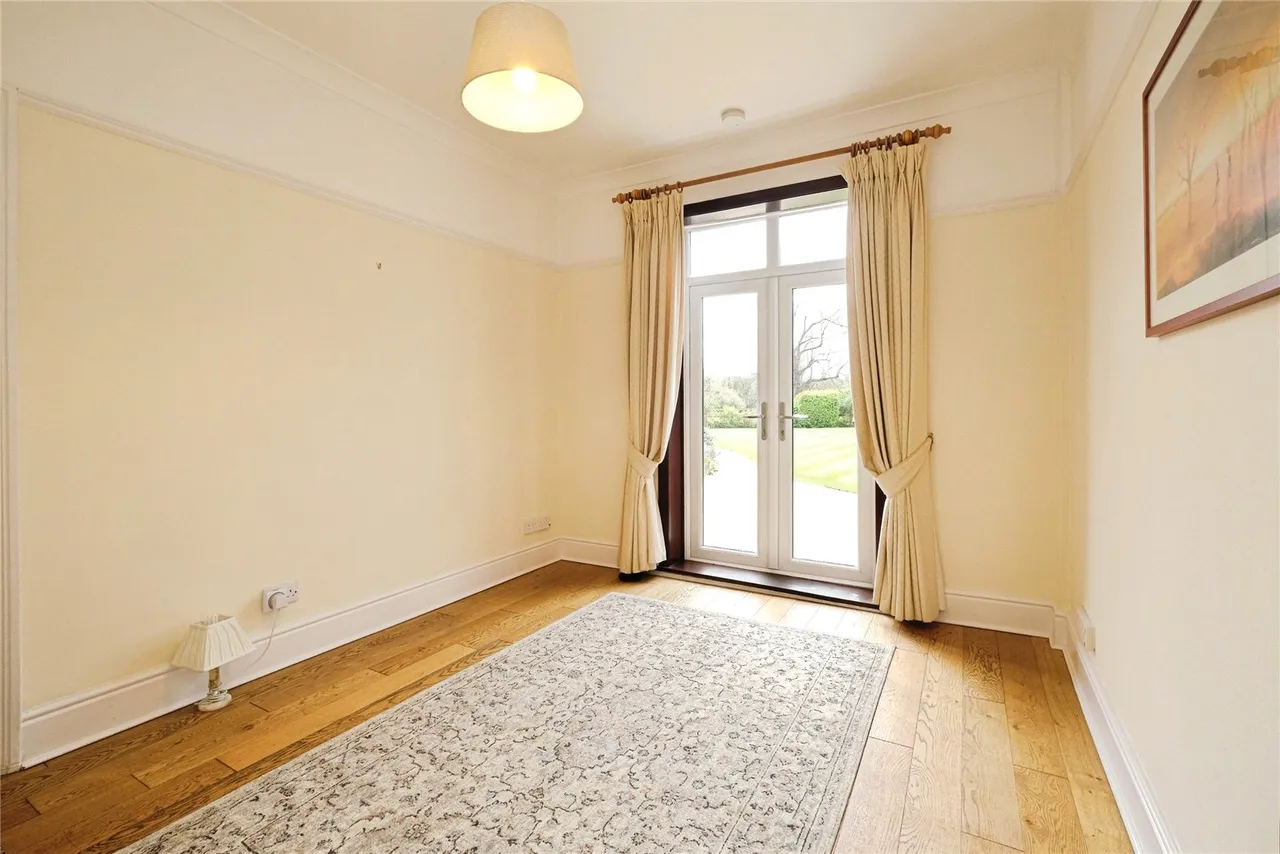 High Street, Hale Village, L24, photo 11