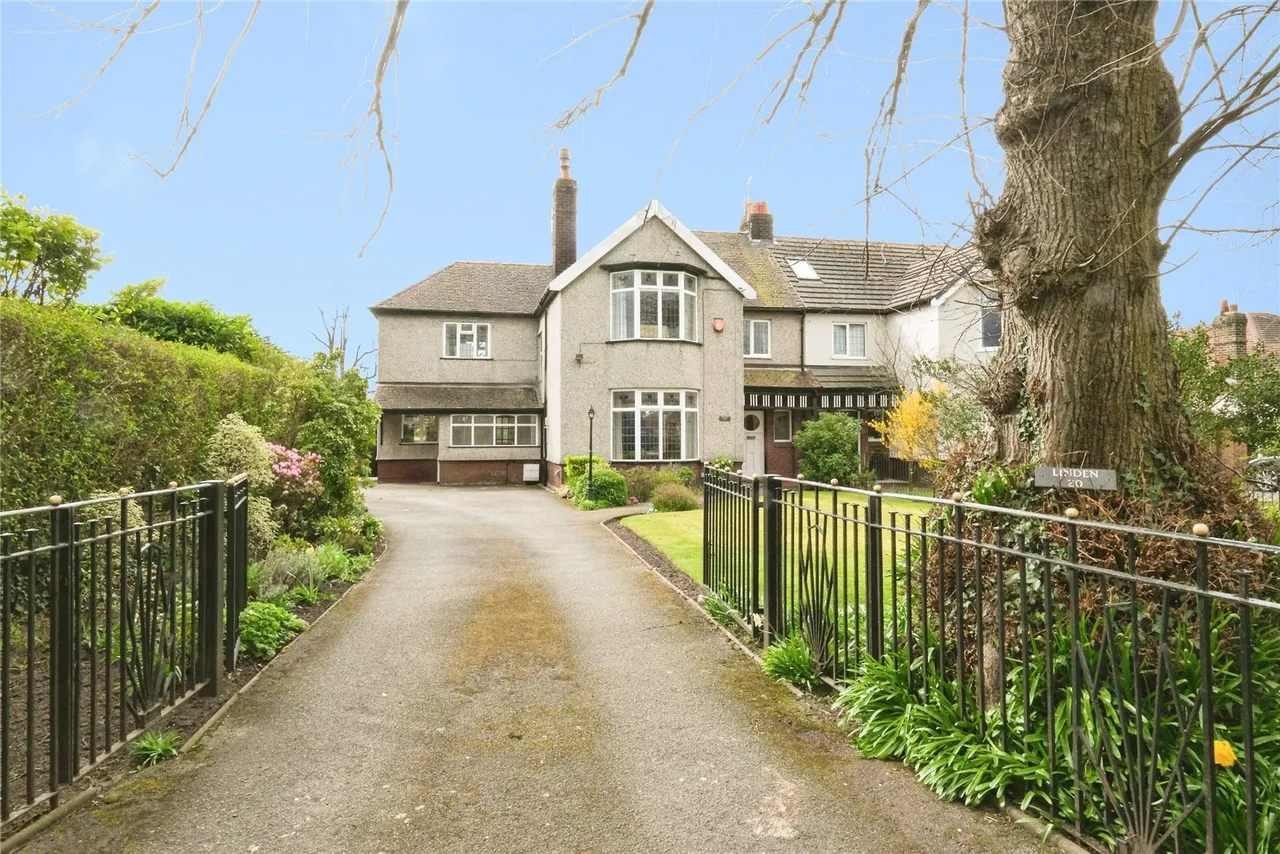 High Street, Hale Village, L24, photo 2
