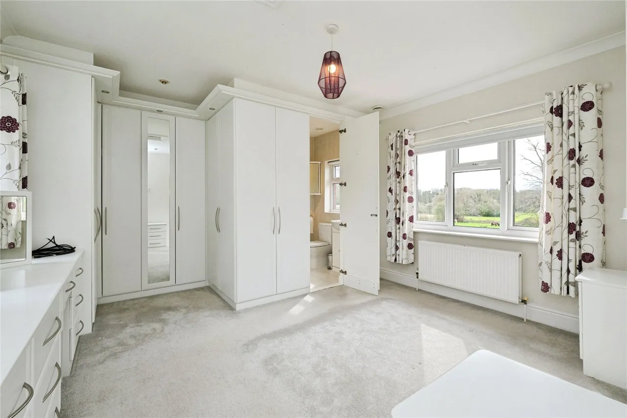High Street, Hale Village, L24, photo 22