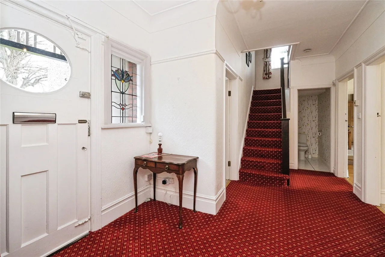 High Street, Hale Village, L24, photo 5