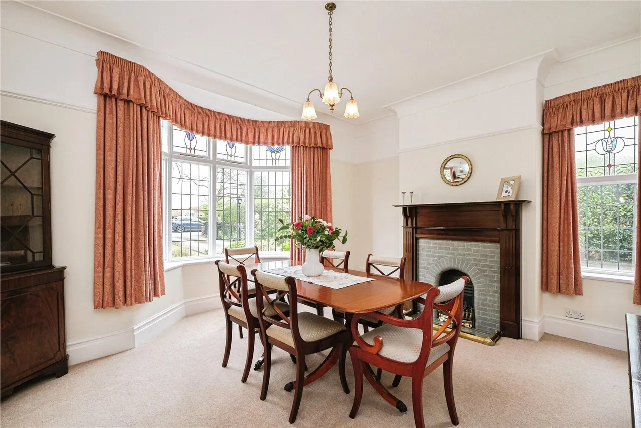 High Street, Hale Village, L24, photo 7