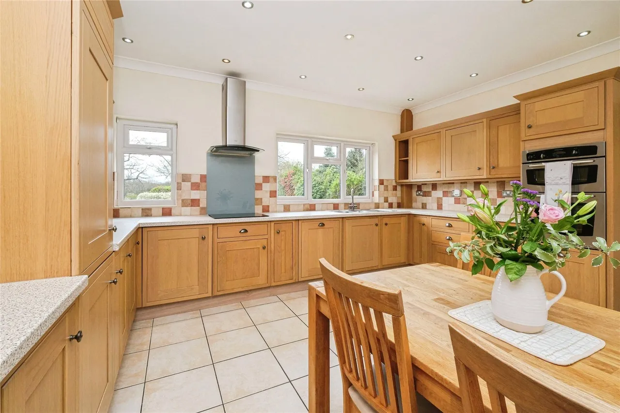 High Street, Hale Village, L24, photo 14
