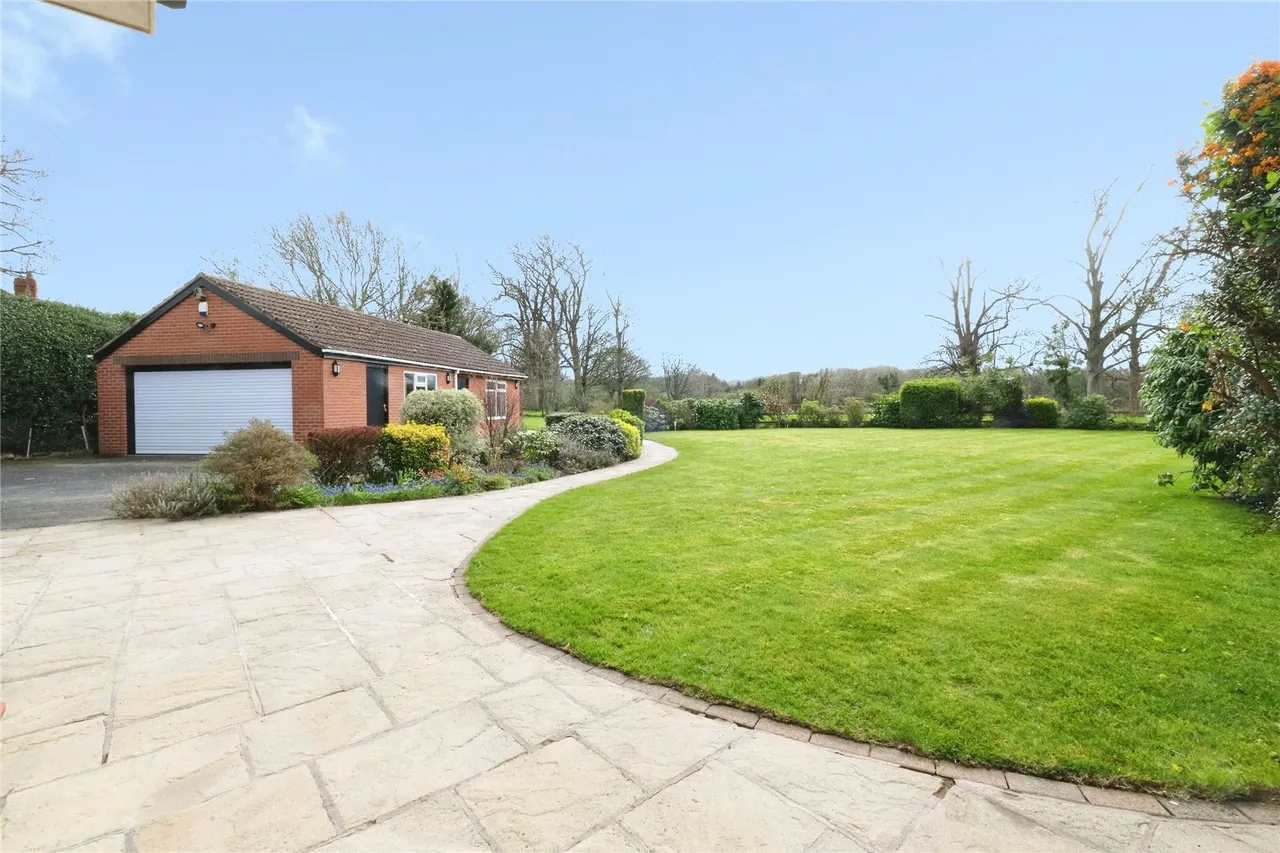 High Street, Hale Village, L24, photo 31