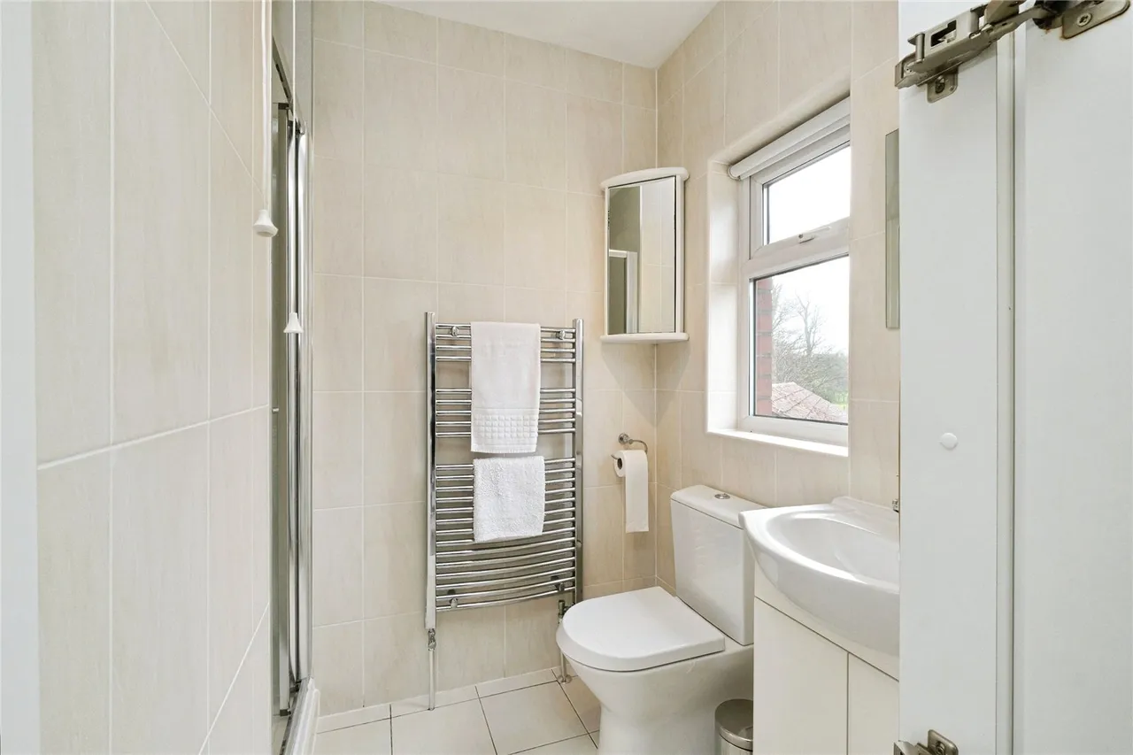 High Street, Hale Village, L24, photo 23