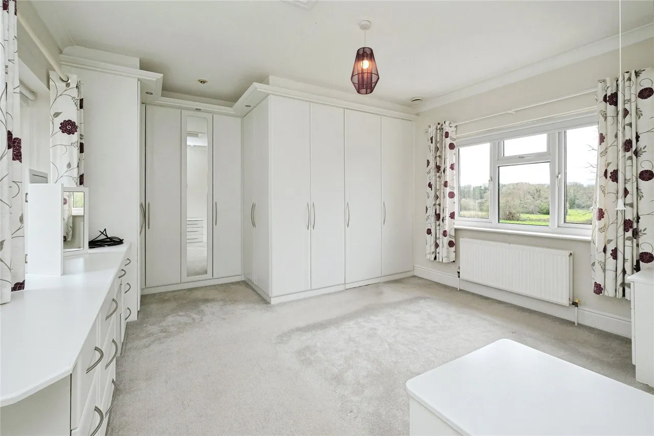 High Street, Hale Village, L24, photo 21