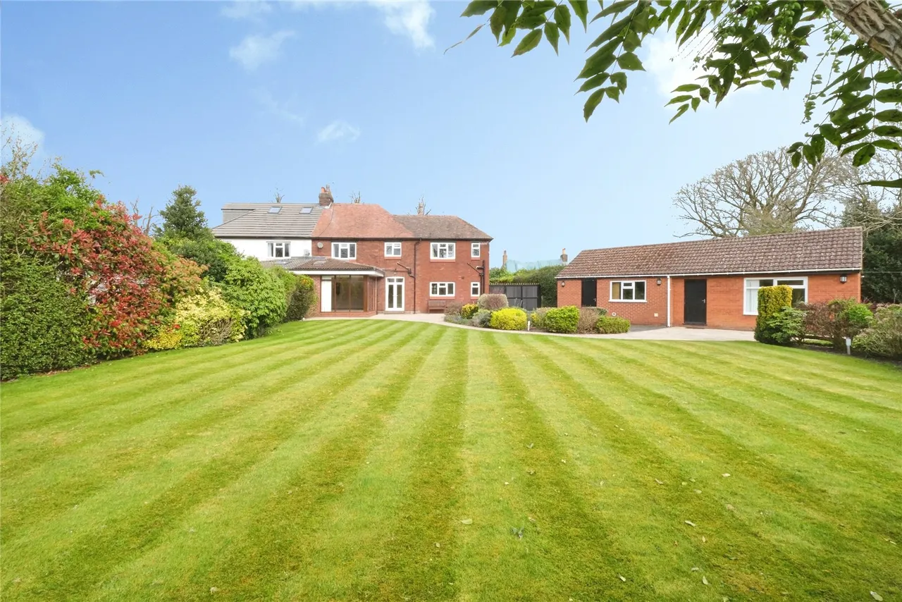 High Street, Hale Village, L24, photo 28