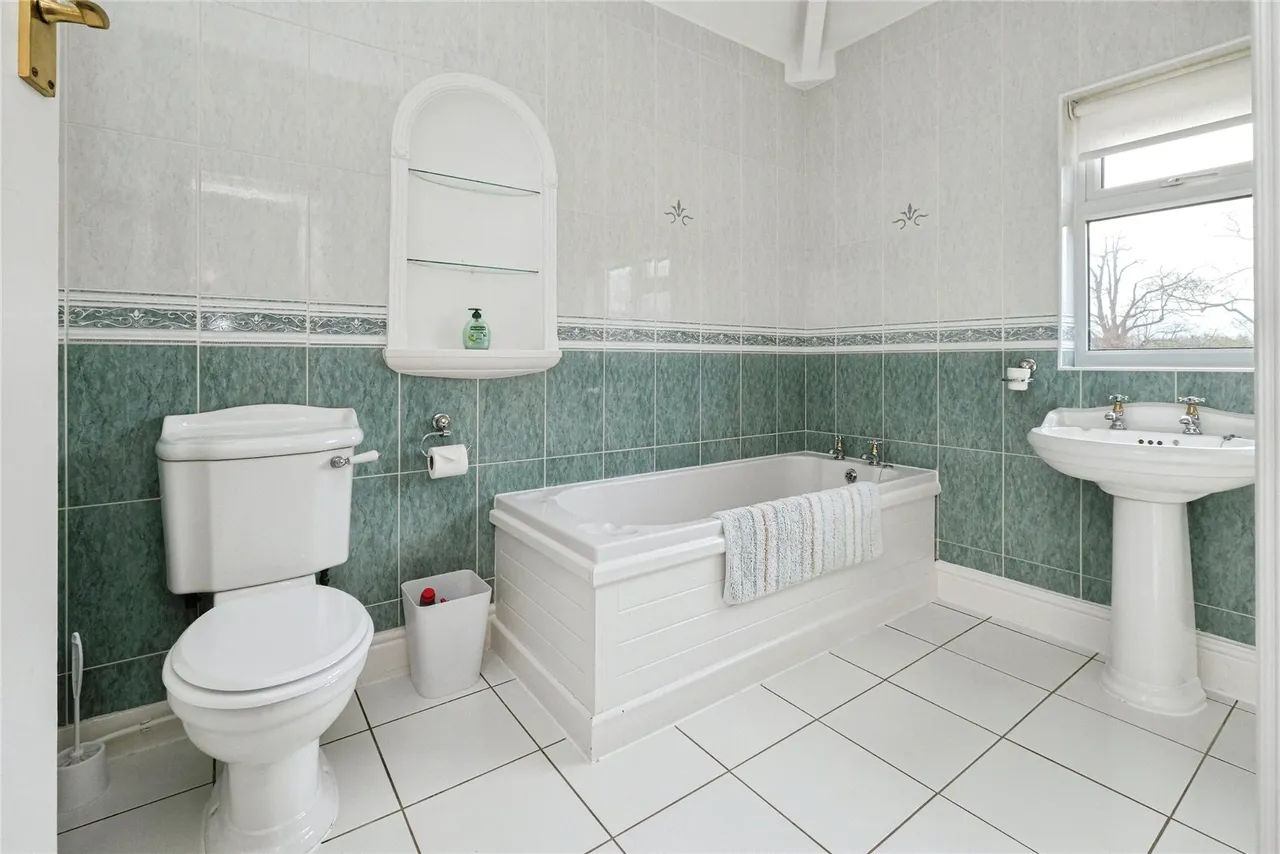 High Street, Hale Village, L24, photo 19
