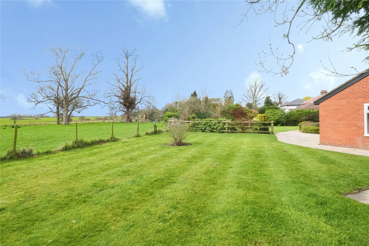 High Street, Hale Village, L24, photo 35
