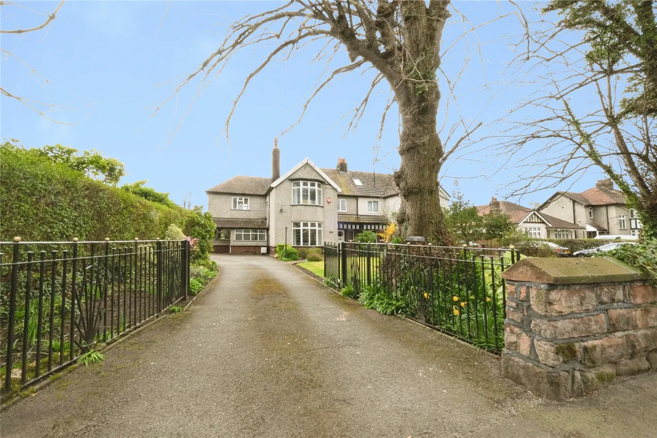 High Street, Hale Village, L24, photo 3