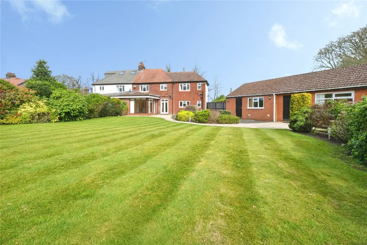 High Street, Hale Village, L24, photo 30