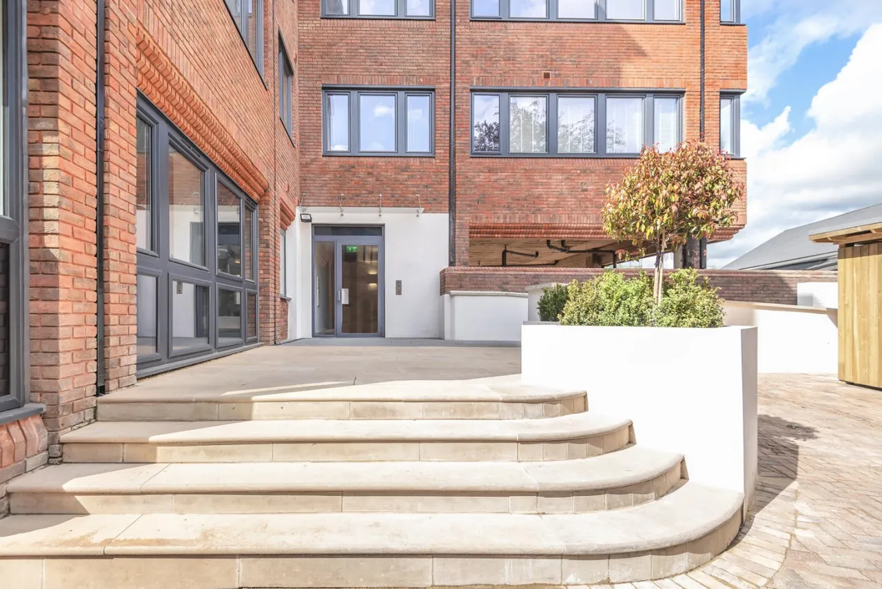 High Street, Uxbridge Fees Apply, UB8, photo 8