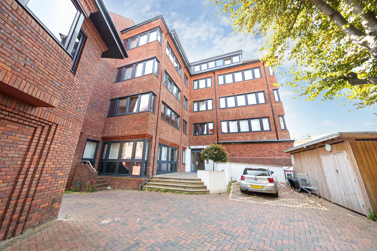 High Street, Uxbridge Fees Apply, UB8, photo 2