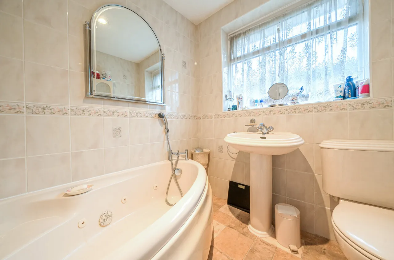 Birch Lane, West End, Woking, Surrey, GU24 9QB, photo 8