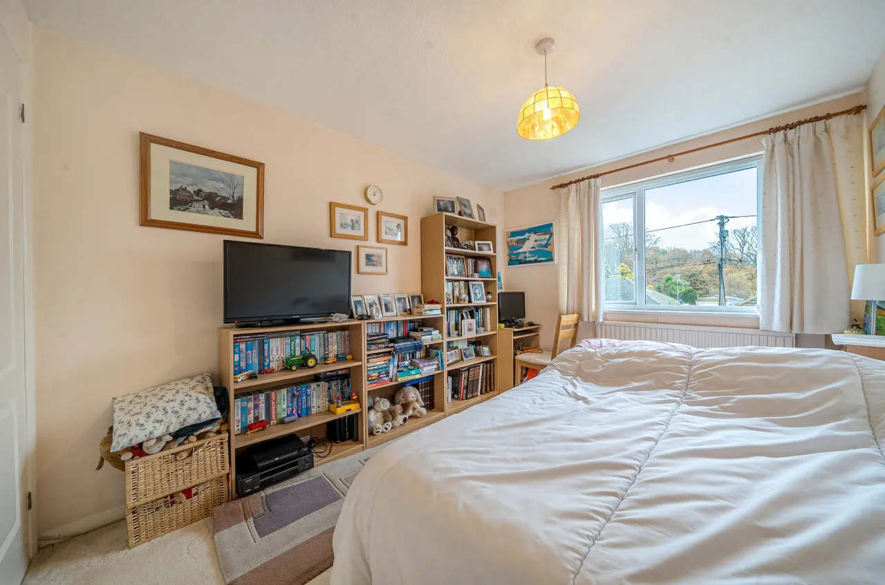 Birch Lane, West End, Woking, Surrey, GU24 9QB, photo 6