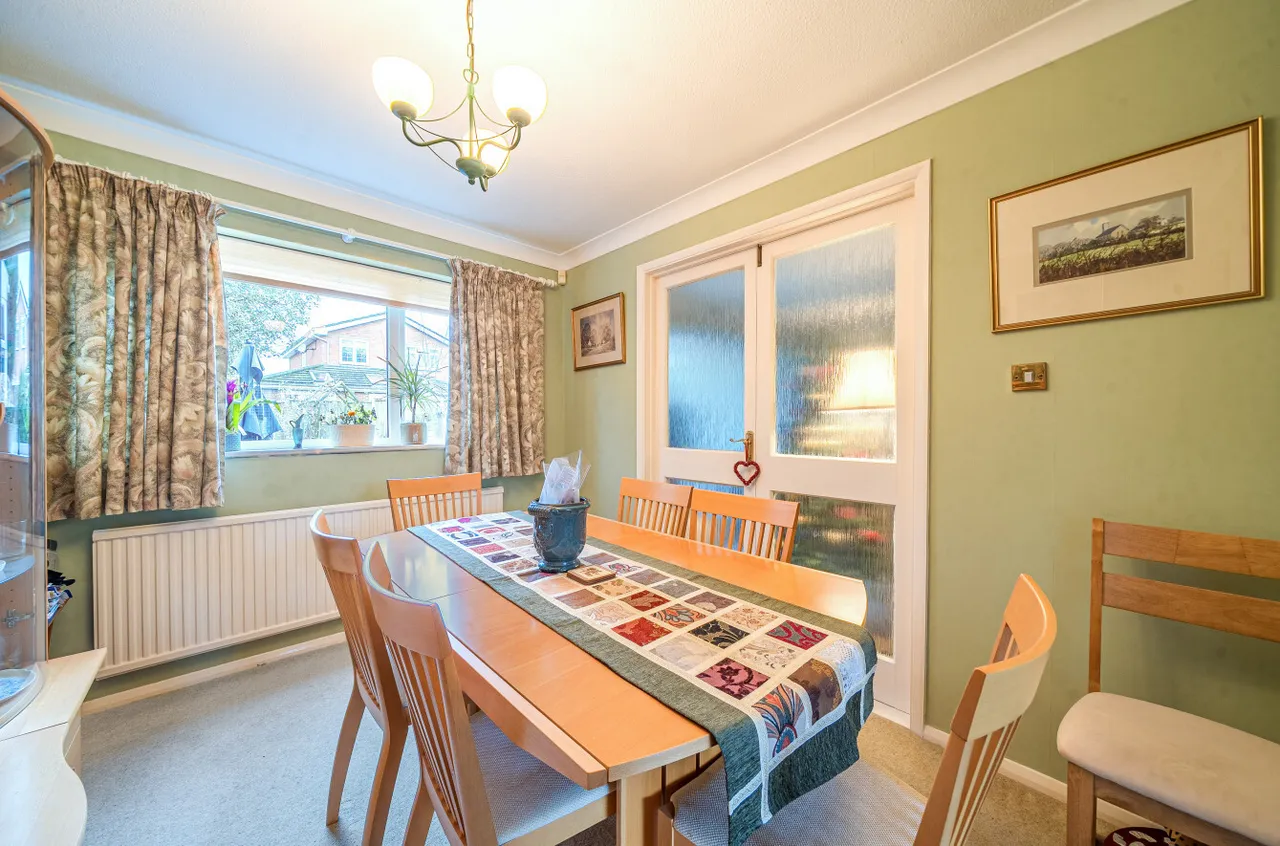 Birch Lane, West End, Woking, Surrey, GU24 9QB, photo 4