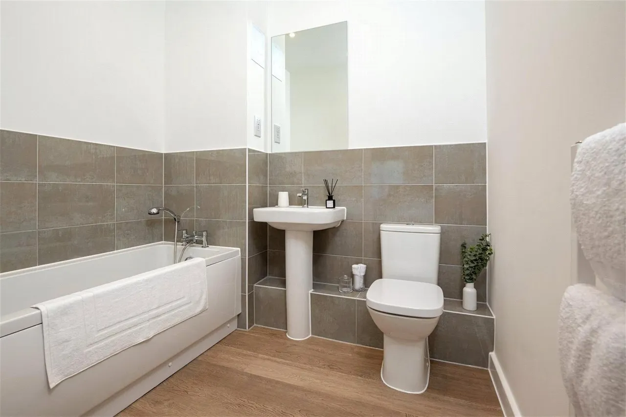 Station Avenue, Walton-On-Thames, KT12, photo 13